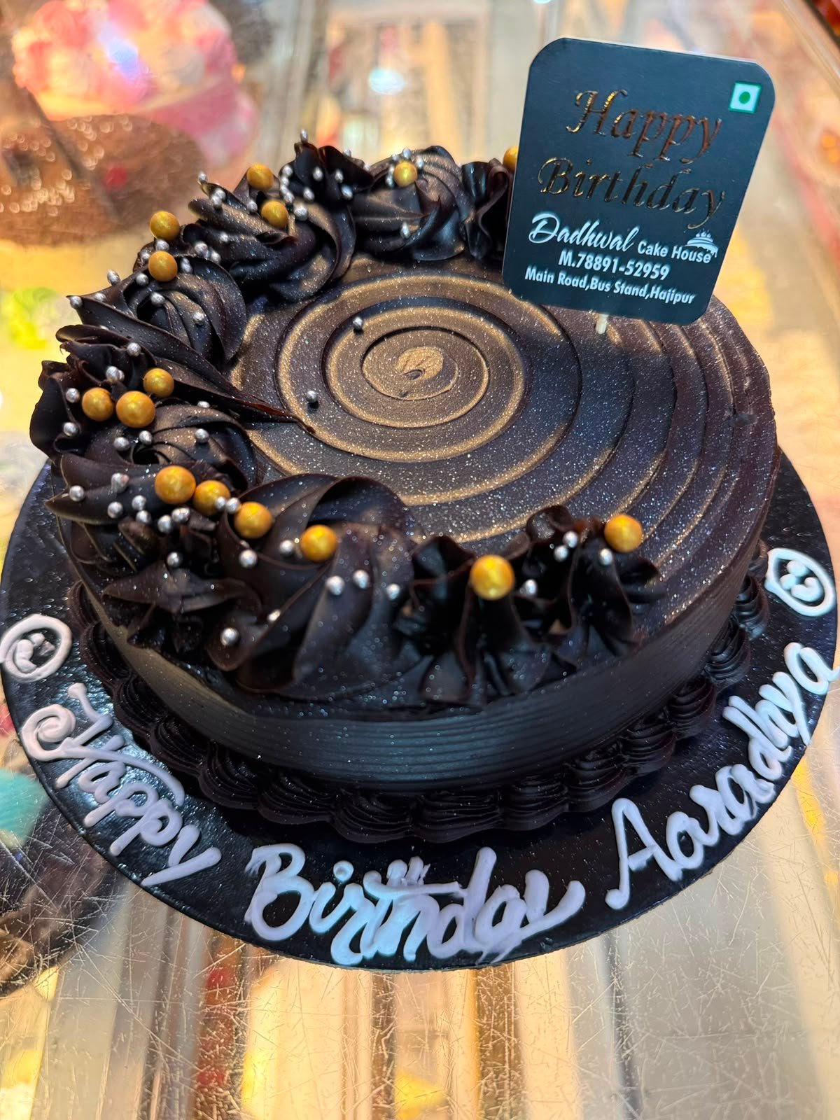 KitKat & Gems Chocolate Cake - Image 4